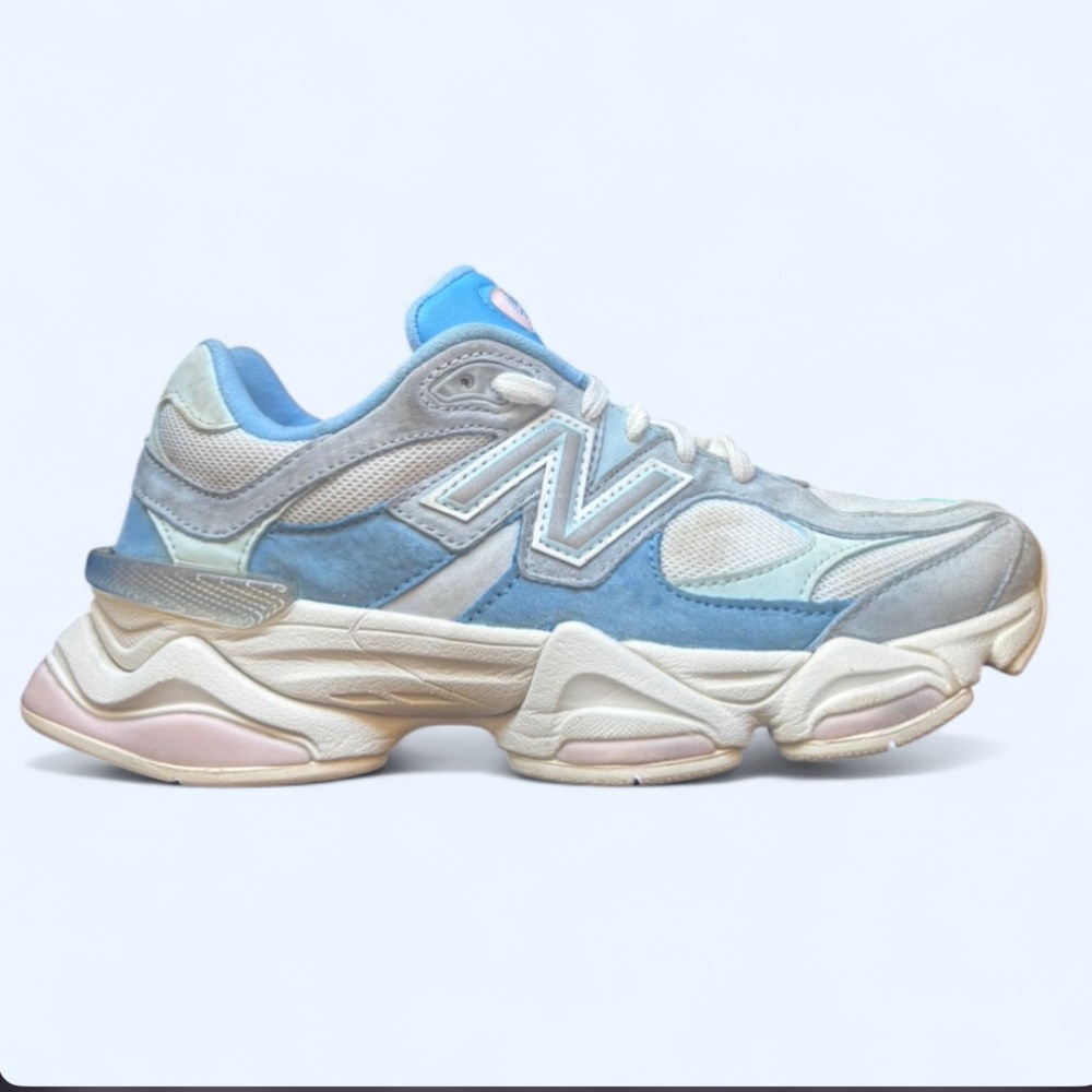 Women size 7.5 M Size 6 New Balance 9060 blue trainers